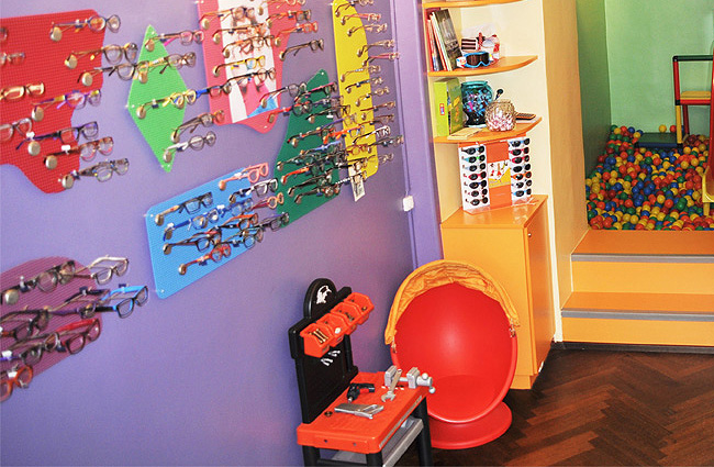 Einblick in das Geschäft von Emil’s Kinderbrillen in Wien
